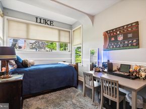 375 Green Lane, Philadelphia PA 19128