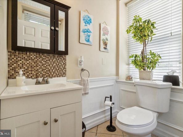 375 Green Lane, Philadelphia PA 19128