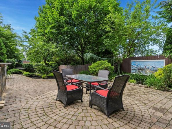 375 Green Lane, Philadelphia PA 19128