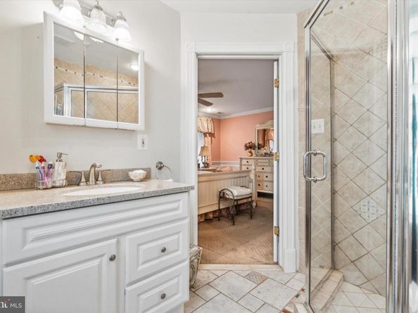375 Green Lane, Philadelphia PA 19128