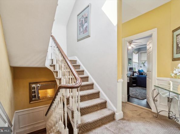 375 Green Lane, Philadelphia PA 19128