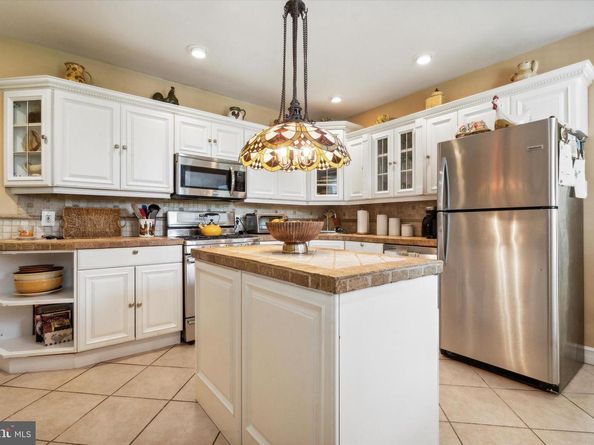 375 Green Lane, Philadelphia PA 19128