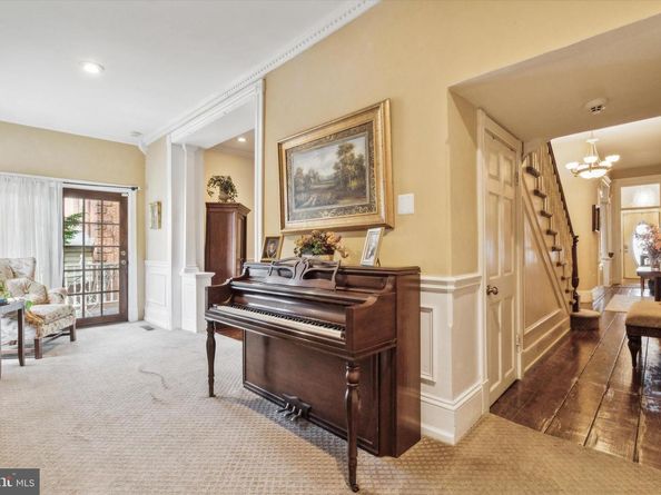 375 Green Lane, Philadelphia PA 19128