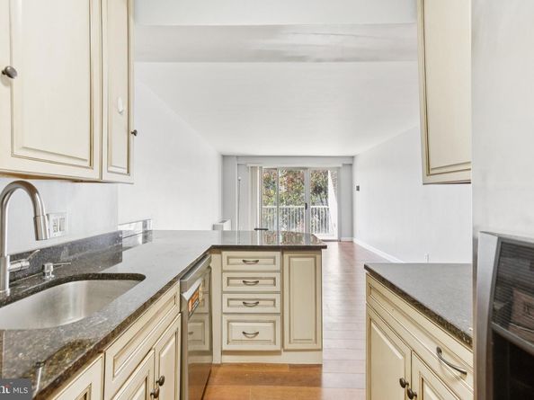 730 24TH Street NW 321, Washington DC 20037