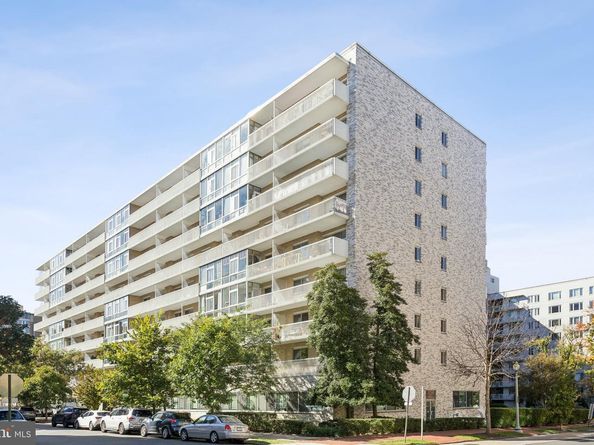 730 24TH Street NW 321, Washington DC 20037