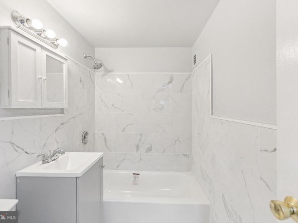 730 24TH Street NW 321, Washington DC 20037