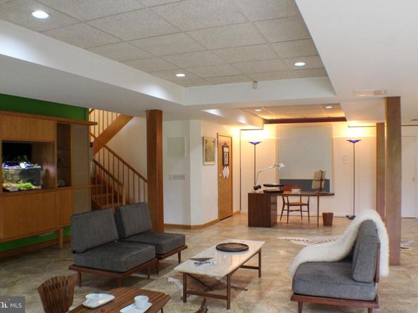 636 Almshouse Road, Ivyland PA 18974