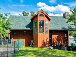 636 Almshouse Road, Ivyland PA 18974