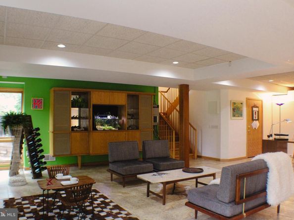 636 Almshouse Road, Ivyland PA 18974