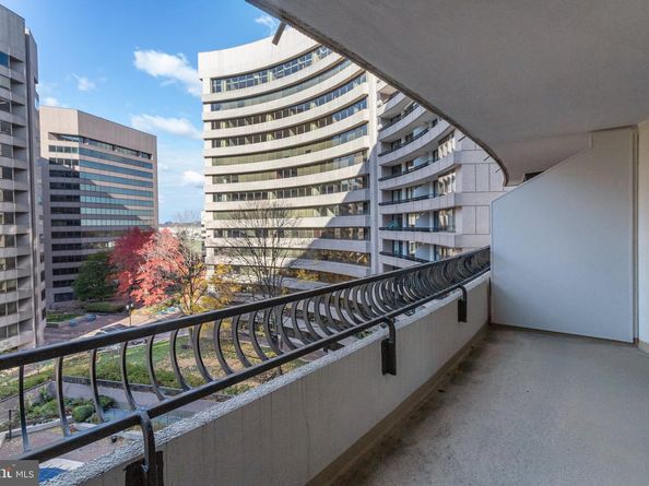 1300 Crystal Drive 901S, Arlington VA 22202