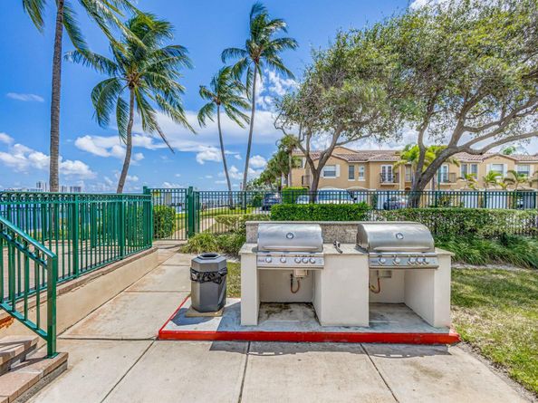 1040 Lake Shore Drive 202, Lake Park FL 33403