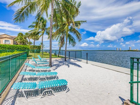 1040 Lake Shore Drive 202, Lake Park FL 33403