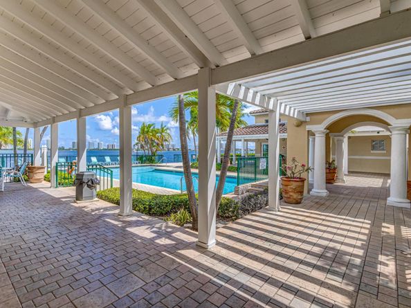 1040 Lake Shore Drive 202, Lake Park FL 33403