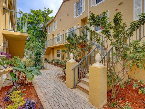 1040 Lake Shore Drive 202, Lake Park FL 33403