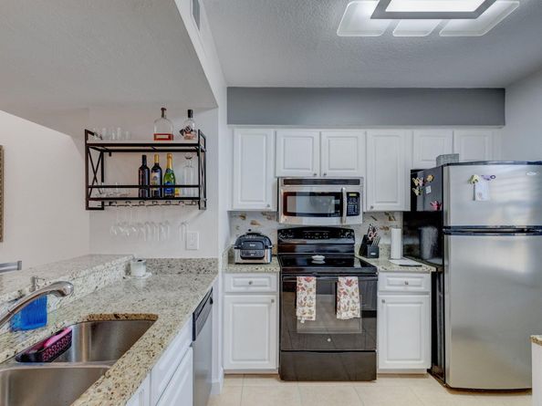 1040 Lake Shore Drive 202, Lake Park FL 33403