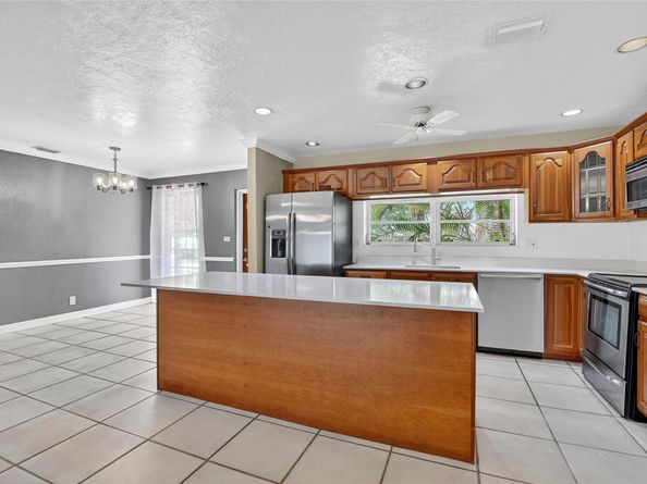 1110 SE 7th St, Deerfield Beach FL 33441