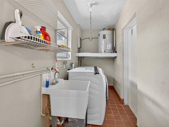 1110 SE 7th St, Deerfield Beach FL 33441