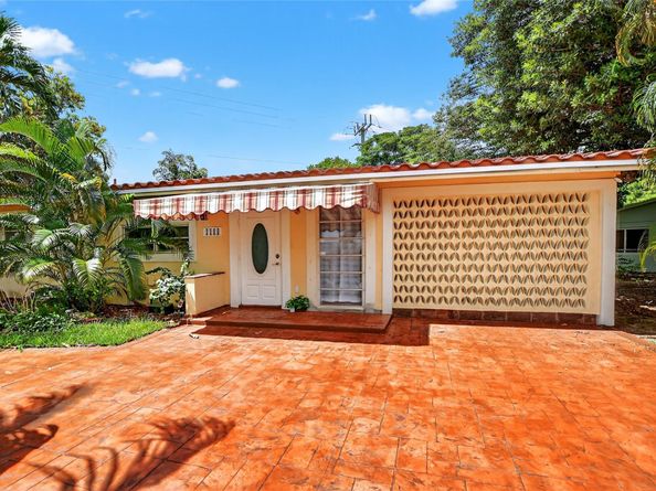 1110 SE 7th St, Deerfield Beach FL 33441