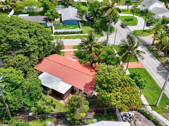 1110 SE 7th St, Deerfield Beach FL 33441