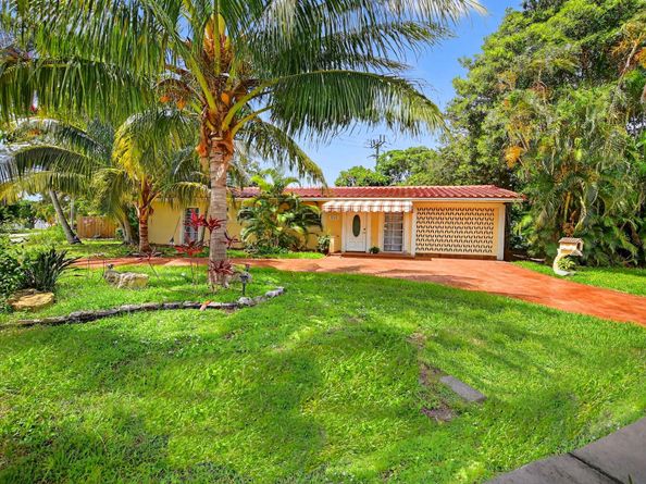 1110 SE 7th St, Deerfield Beach FL 33441