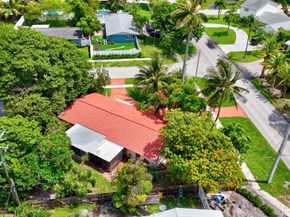 1110 SE 7th St, Deerfield Beach FL 33441
