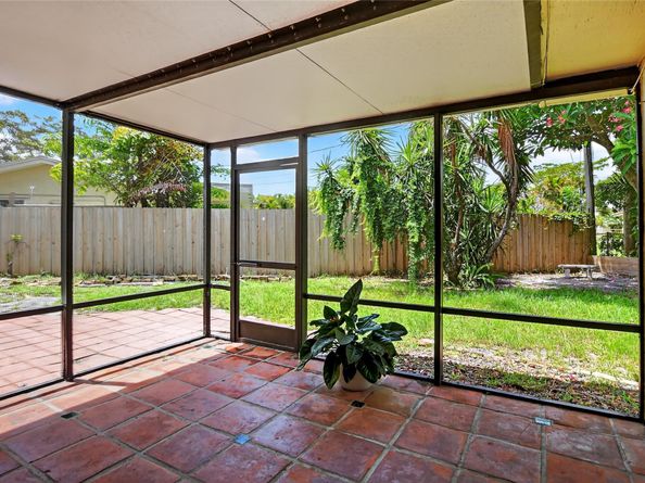 1110 SE 7th St, Deerfield Beach FL 33441