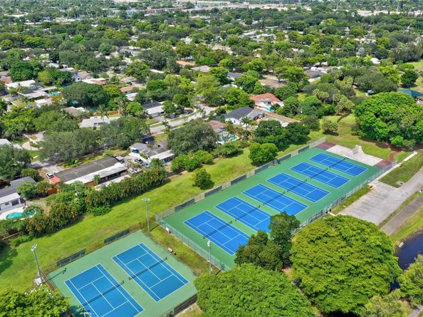 5900 Cypress Rd, Plantation FL 33317