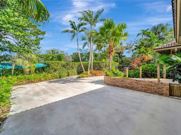 5900 Cypress Rd, Plantation FL 33317