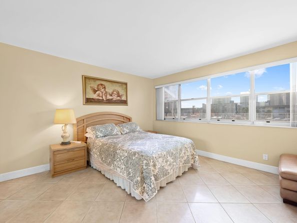 111 Golden Isles Dr B2, Hallandale Beach FL 33009