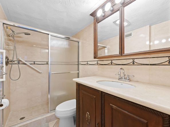 111 Golden Isles Dr B2, Hallandale Beach FL 33009