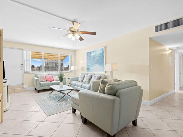 111 Golden Isles Dr B2, Hallandale Beach FL 33009