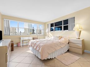 111 Golden Isles Dr B2, Hallandale Beach FL 33009