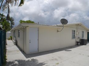 377 NW Nw 49th Street Street, Fort Lauderdale FL 33309