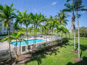 3500 Oaks Clubhouse Dr 104, Pompano Beach FL 33069