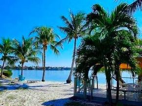 33 E Easy Street E, Hypoluxo FL 33462