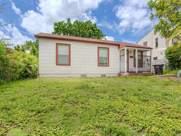 822 30th Court, West Palm Beach FL 33407
