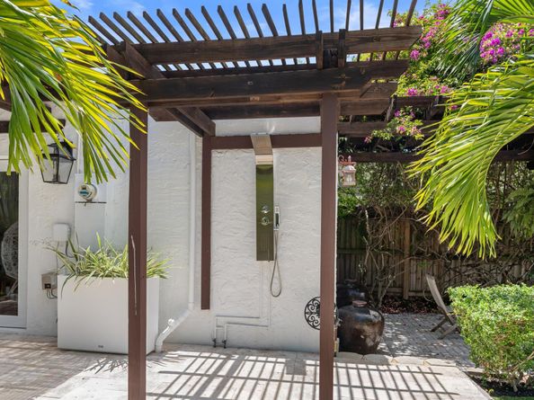528 32nd Street, West Palm Beach FL 33407