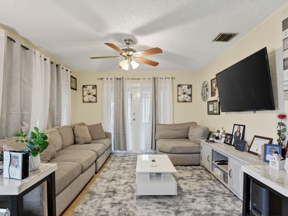 560 NW 21st Ct, Pompano Beach FL 33060