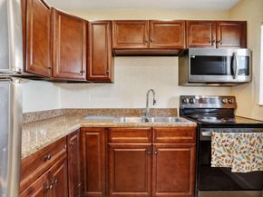 560 NW 21st Ct, Pompano Beach FL 33060