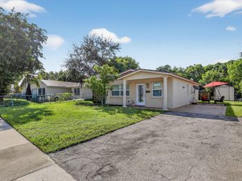 560 NW 21st Ct