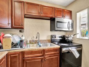 560 NW 21st Ct, Pompano Beach FL 33060