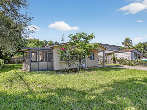 560 NW 21st Ct, Pompano Beach FL 33060
