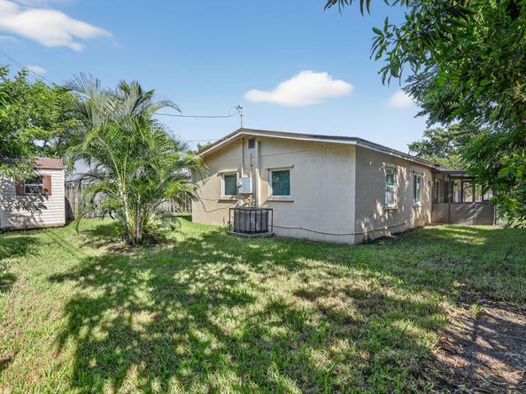 560 NW 21st Ct, Pompano Beach FL 33060
