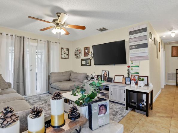 560 NW 21st Ct, Pompano Beach FL 33060