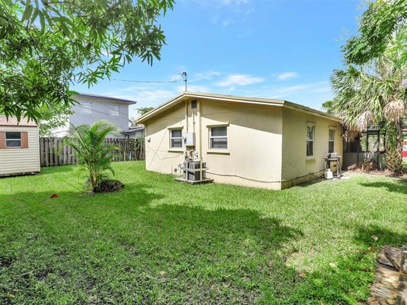 560 NW 21st Ct, Pompano Beach FL 33060