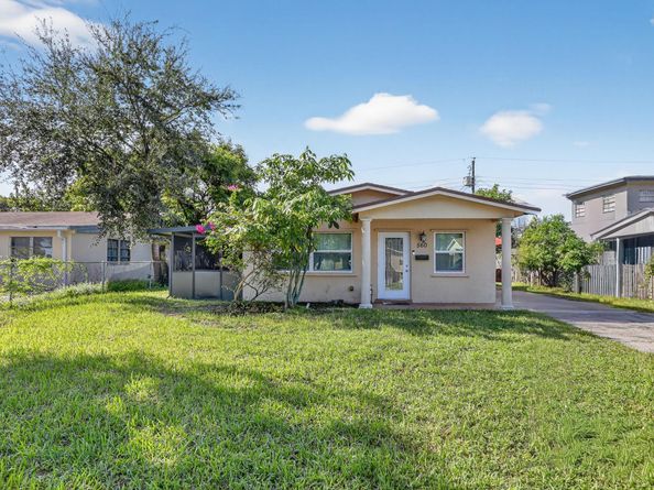 560 NW 21st Ct, Pompano Beach FL 33060
