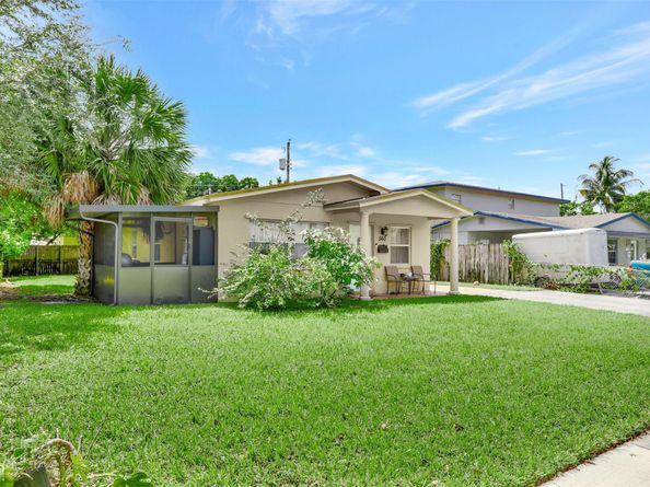 560 NW 21st Ct, Pompano Beach FL 33060