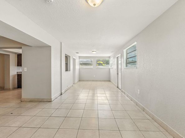 3751 NW 8th Pl, Lauderhill FL 33311