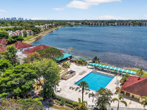 Undisclosed Address #RX-11117965, Oakland Park FL 33309