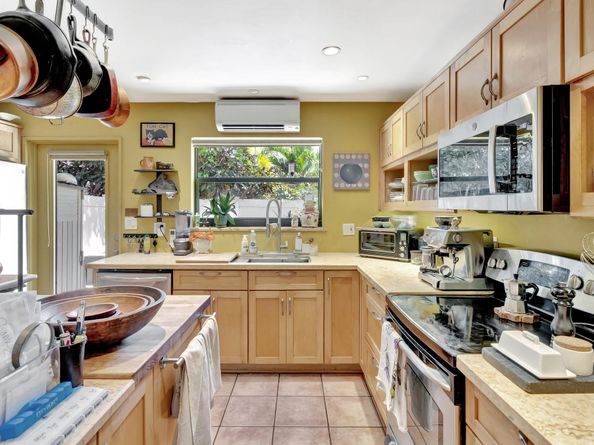 1401-1403 NE 13th St, Fort Lauderdale FL 33304
